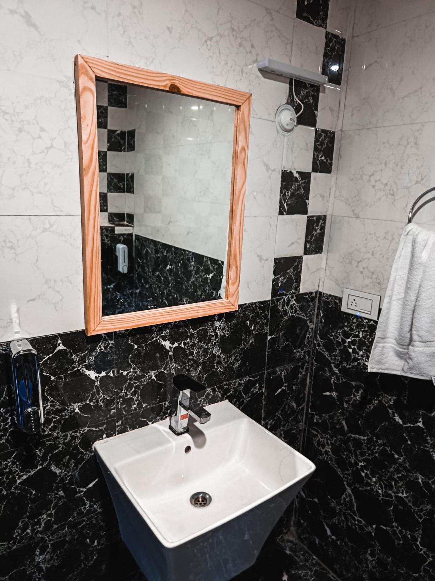 Trimounts-A Boutique Hotel & Wellnes Center In Tirthan Valley Banjar Экстерьер фото