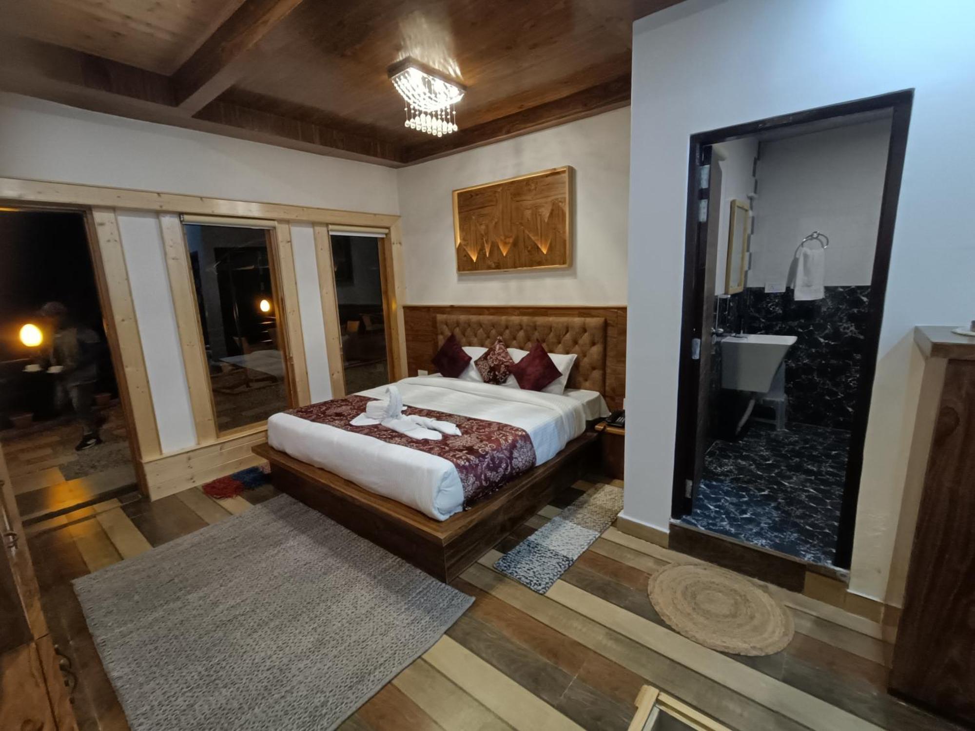 Trimounts-A Boutique Hotel & Wellnes Center In Tirthan Valley Banjar Экстерьер фото