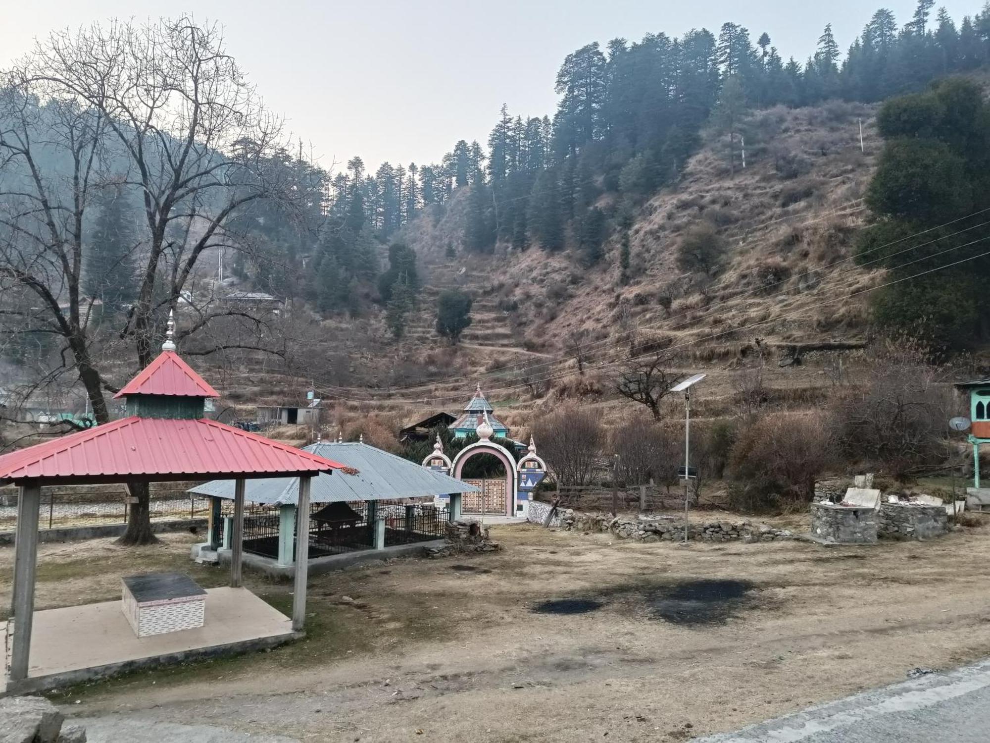 Trimounts-A Boutique Hotel & Wellnes Center In Tirthan Valley Banjar Экстерьер фото